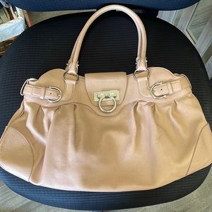 𝅺salvatore Ferragamo Marisa Patent Leather Handbag pinkish neutral